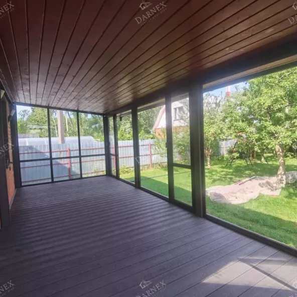 Фото стеклянной террасы, пристроенной к дому